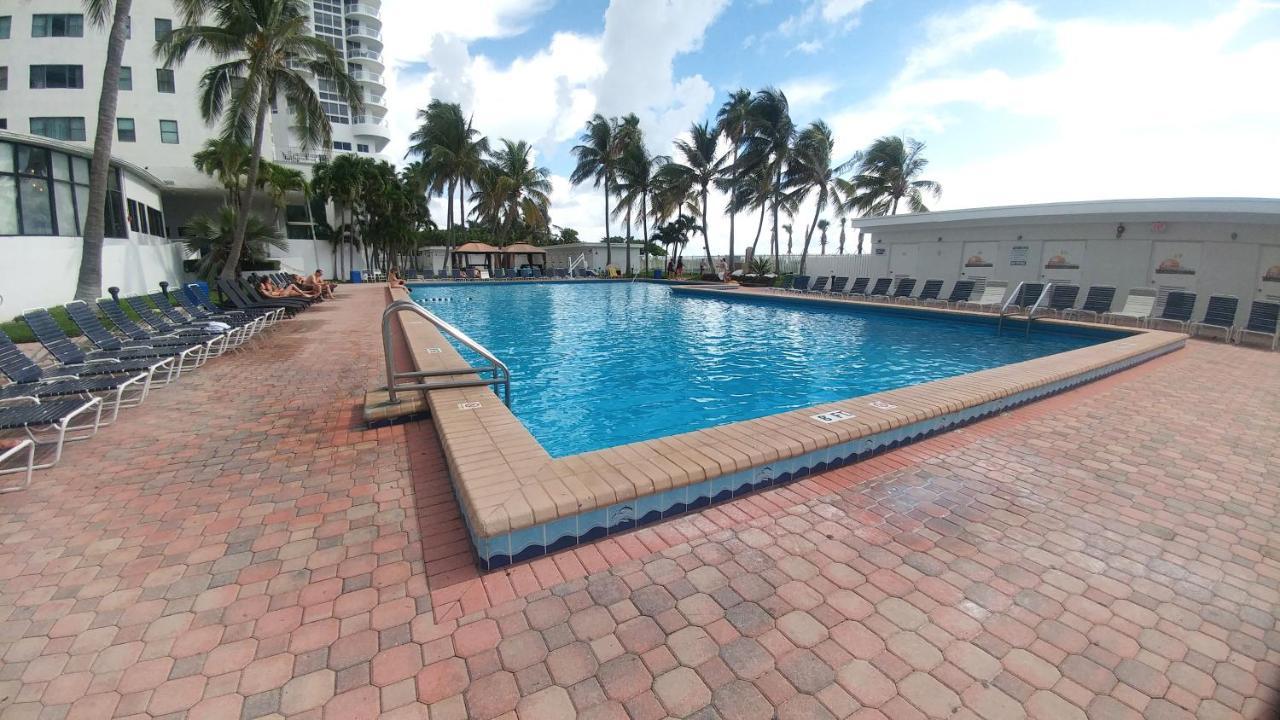 Casablanca On The Ocean East Tower Hotel Miami Beach Exterior photo